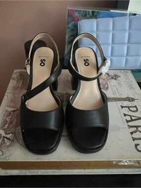 SO Black Cross-Strap Open-Toe Block Heel Slingbacks